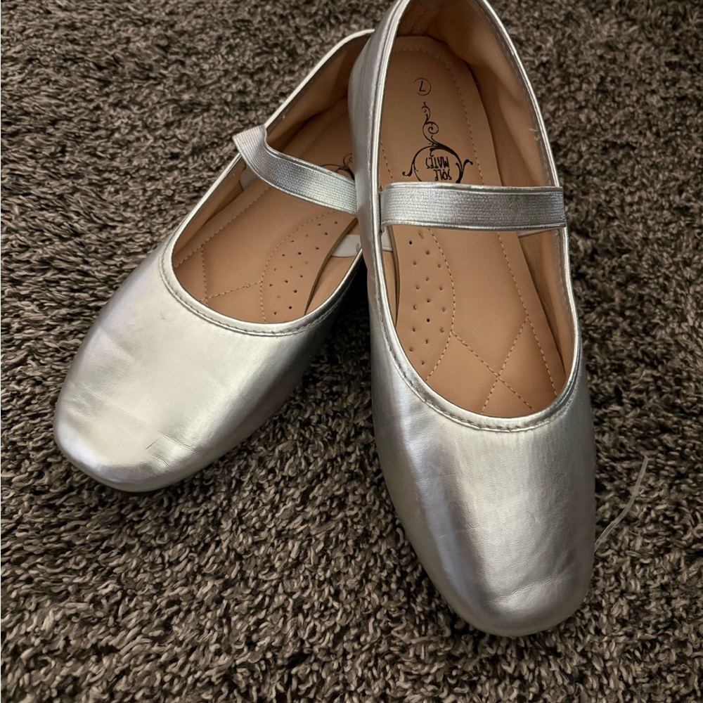 Chic Silver Flats for Women
